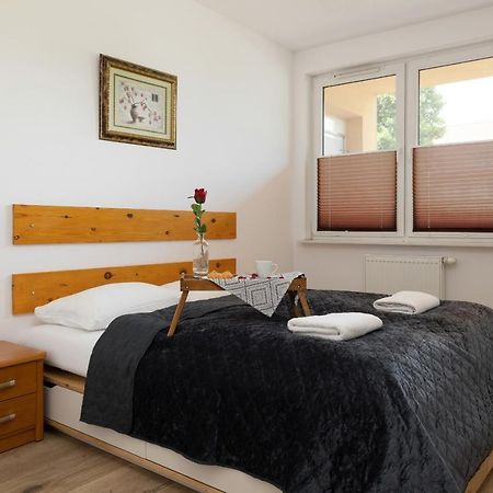 Apartamenty Wisniowy Sad By Noclegi Renters โควอบเซก ภายนอก รูปภาพ